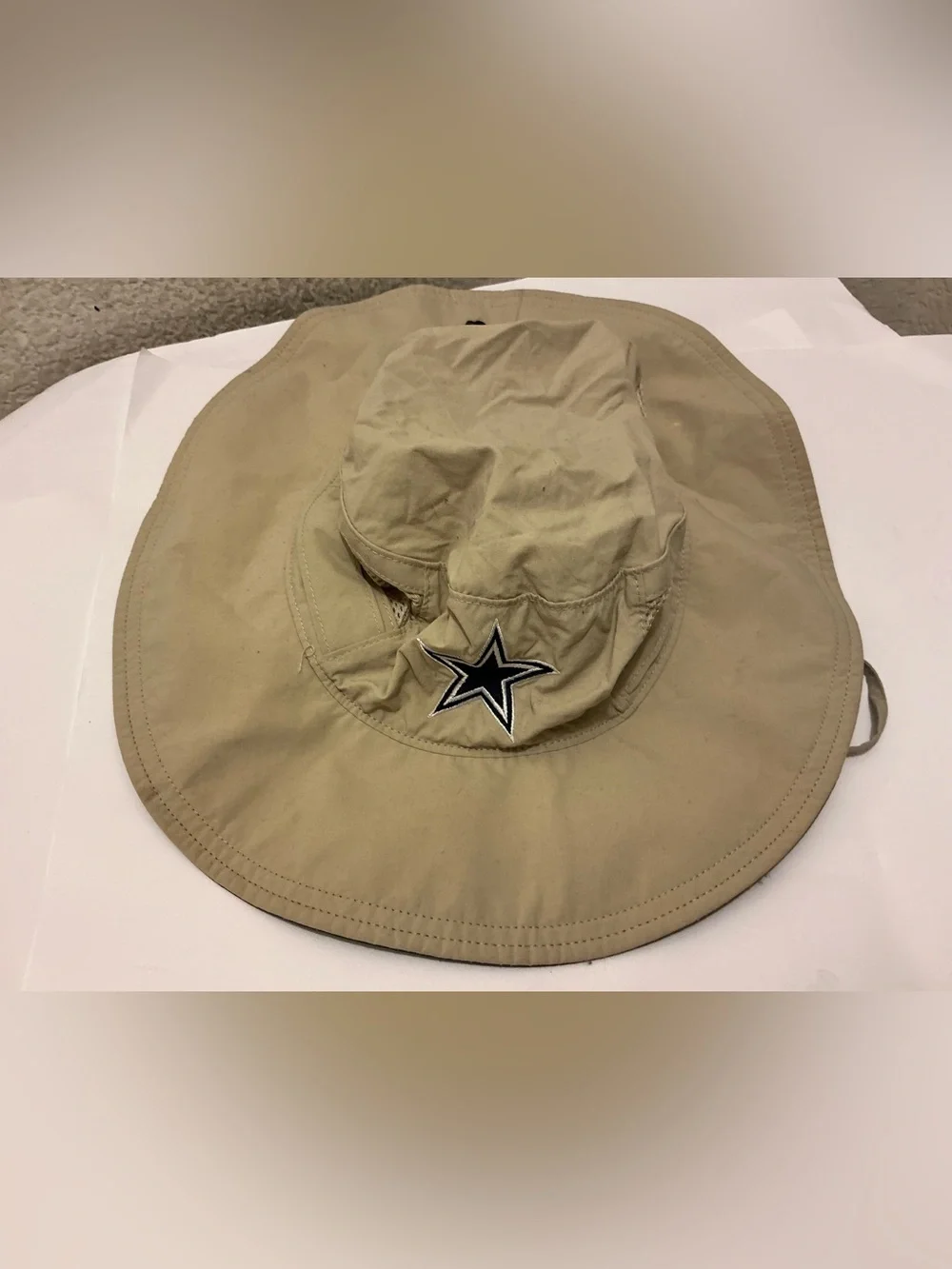 Columbia Lightweight Beige Mesh Bucket Hat Dallas cowboys